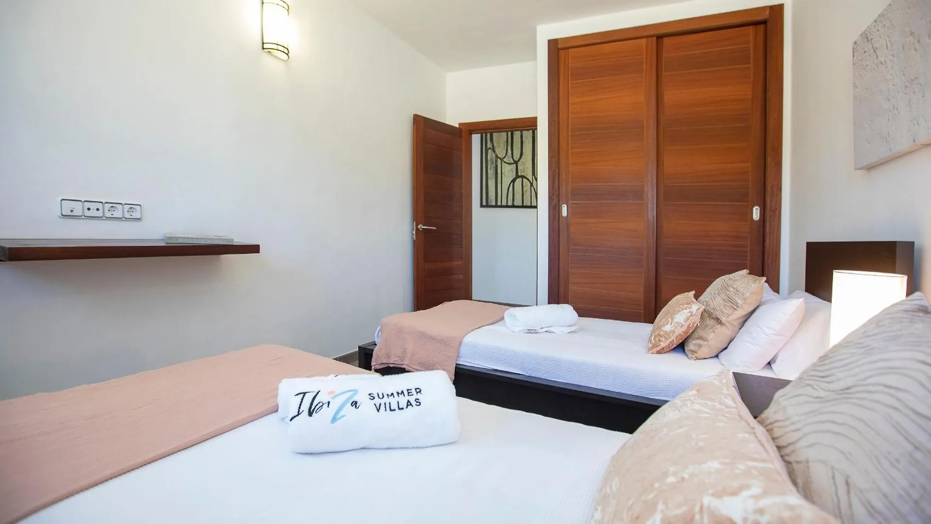 Villa Near San Antonio Sleeps 10