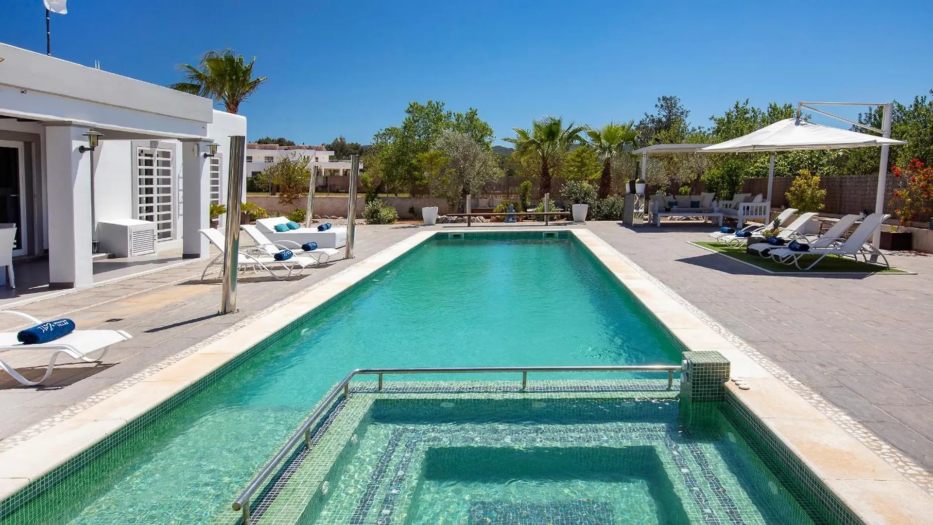 Villa Near San Antonio Sleeps 10