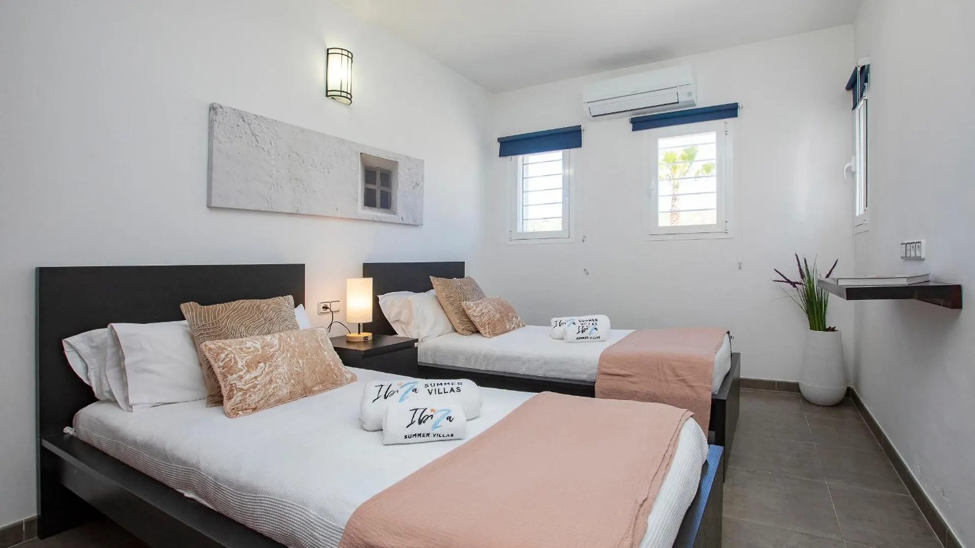 Villa Near San Antonio Sleeps 10 إسبانيا
