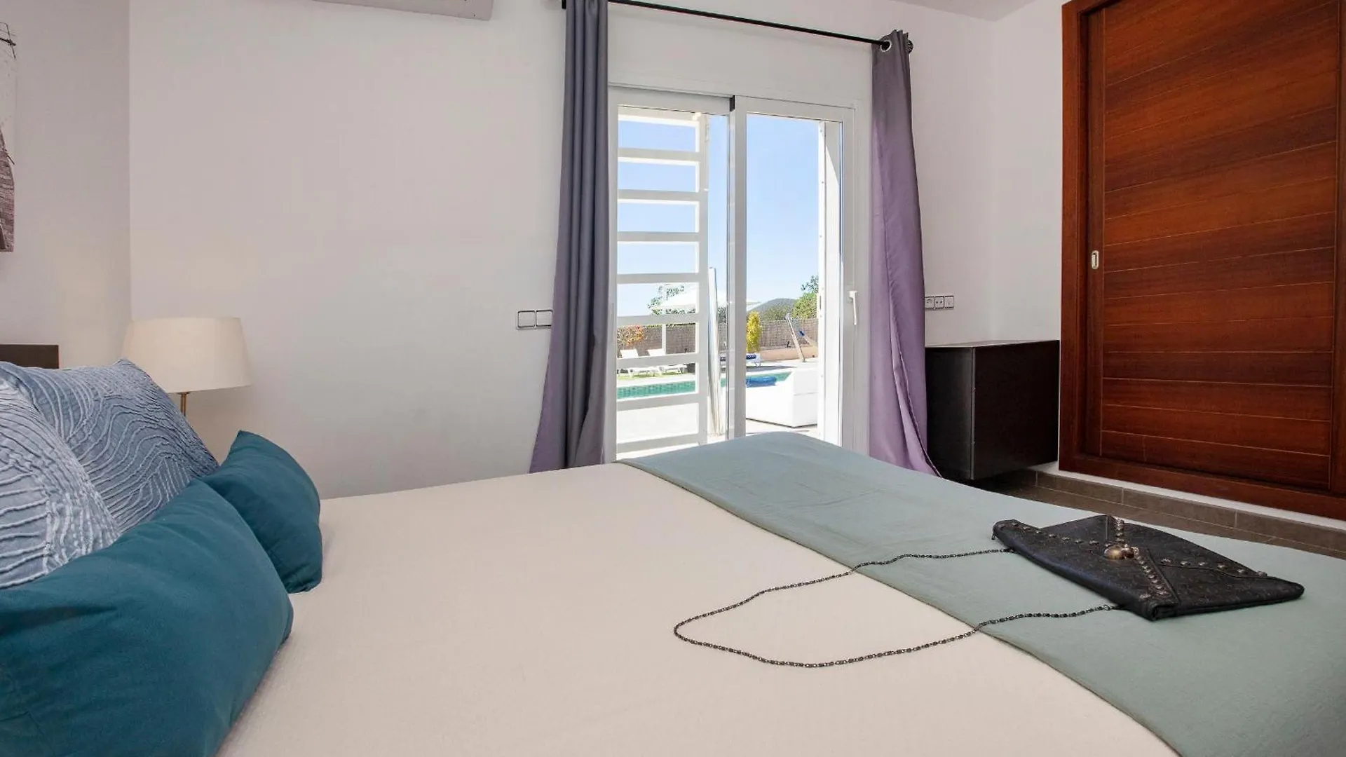 Villa Near San Antonio Sleeps 10