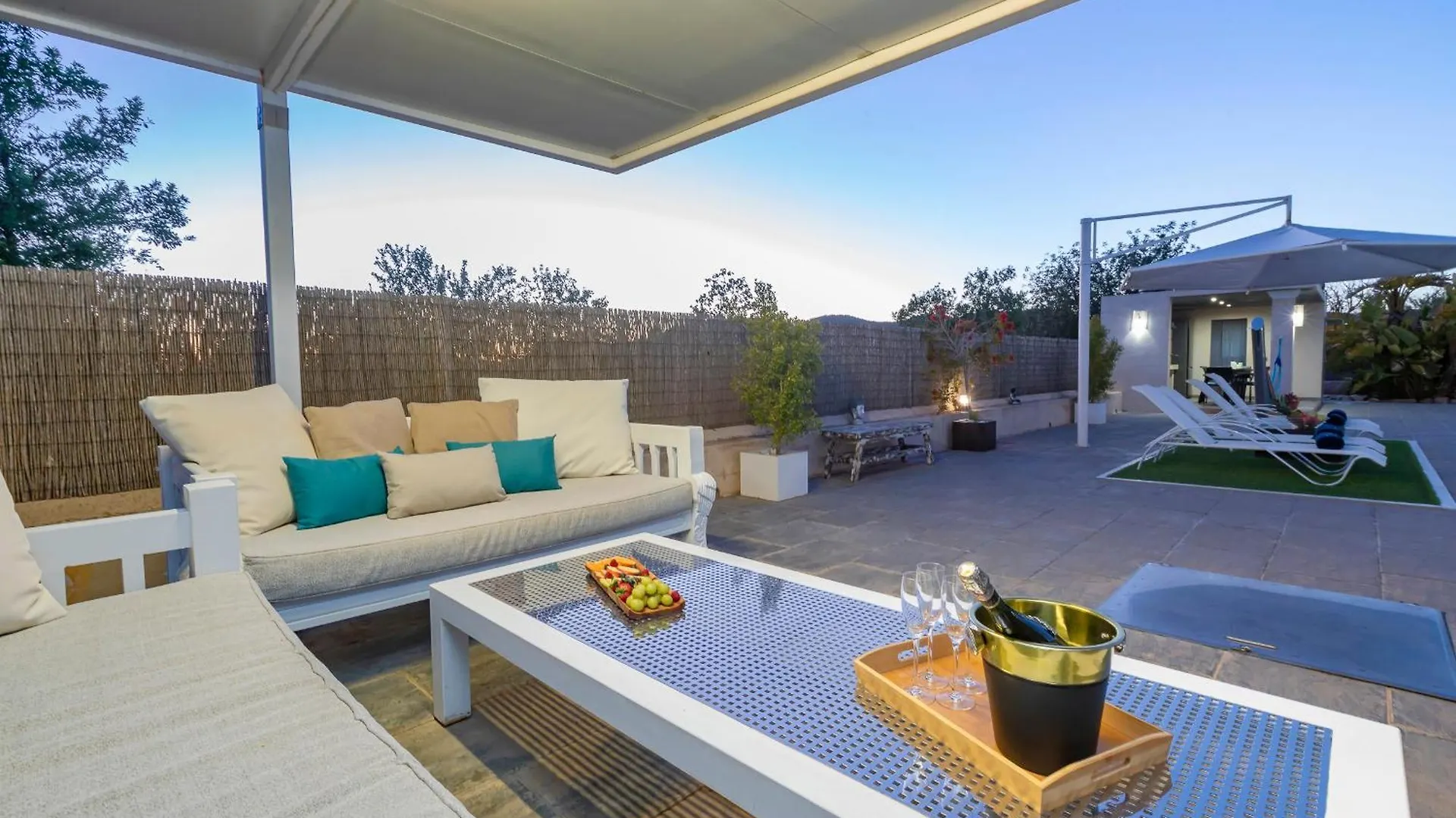 Villa Near San Antonio Sleeps 10