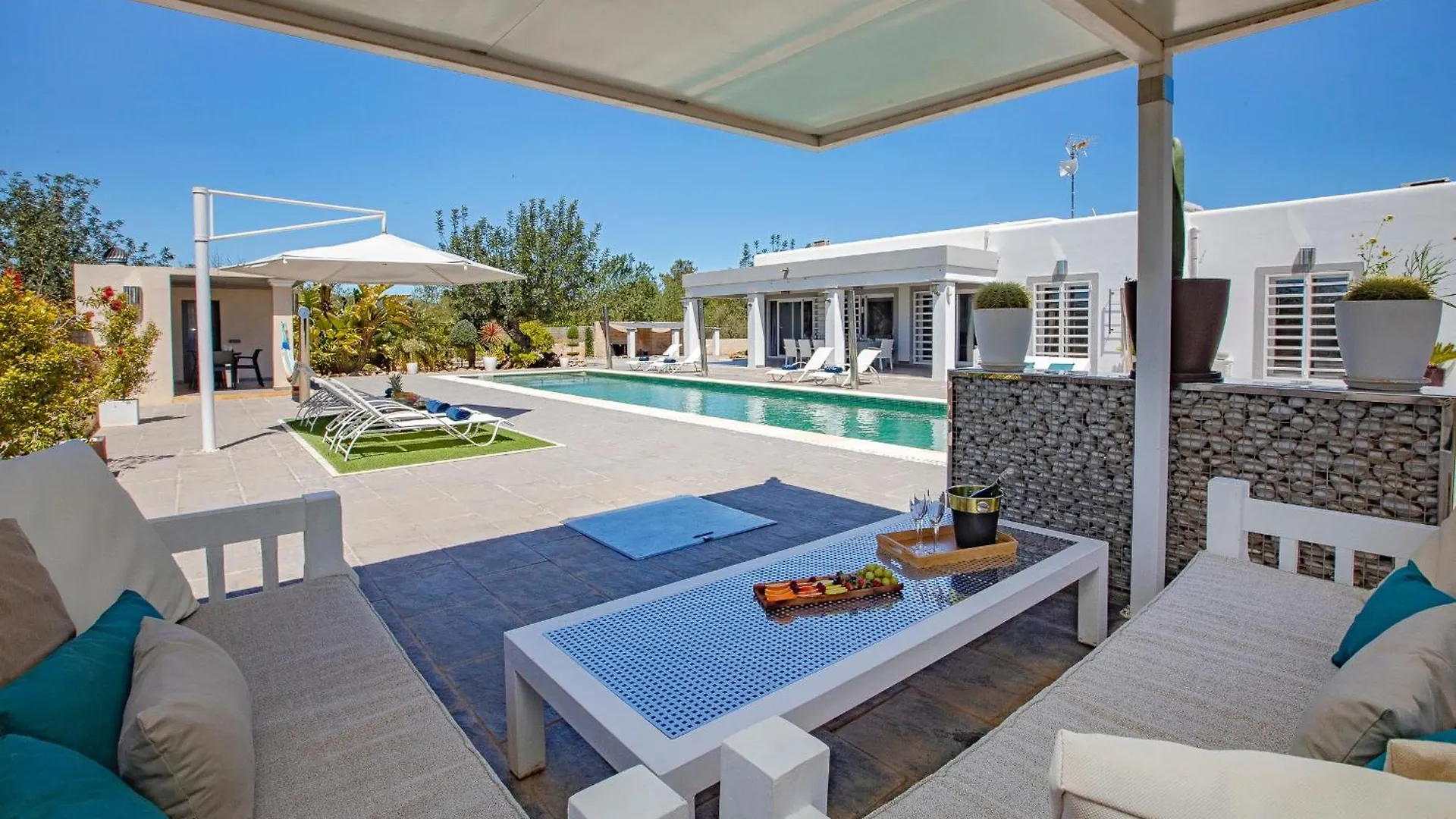 Villa Near San Antonio Sleeps 10 샌안토니오