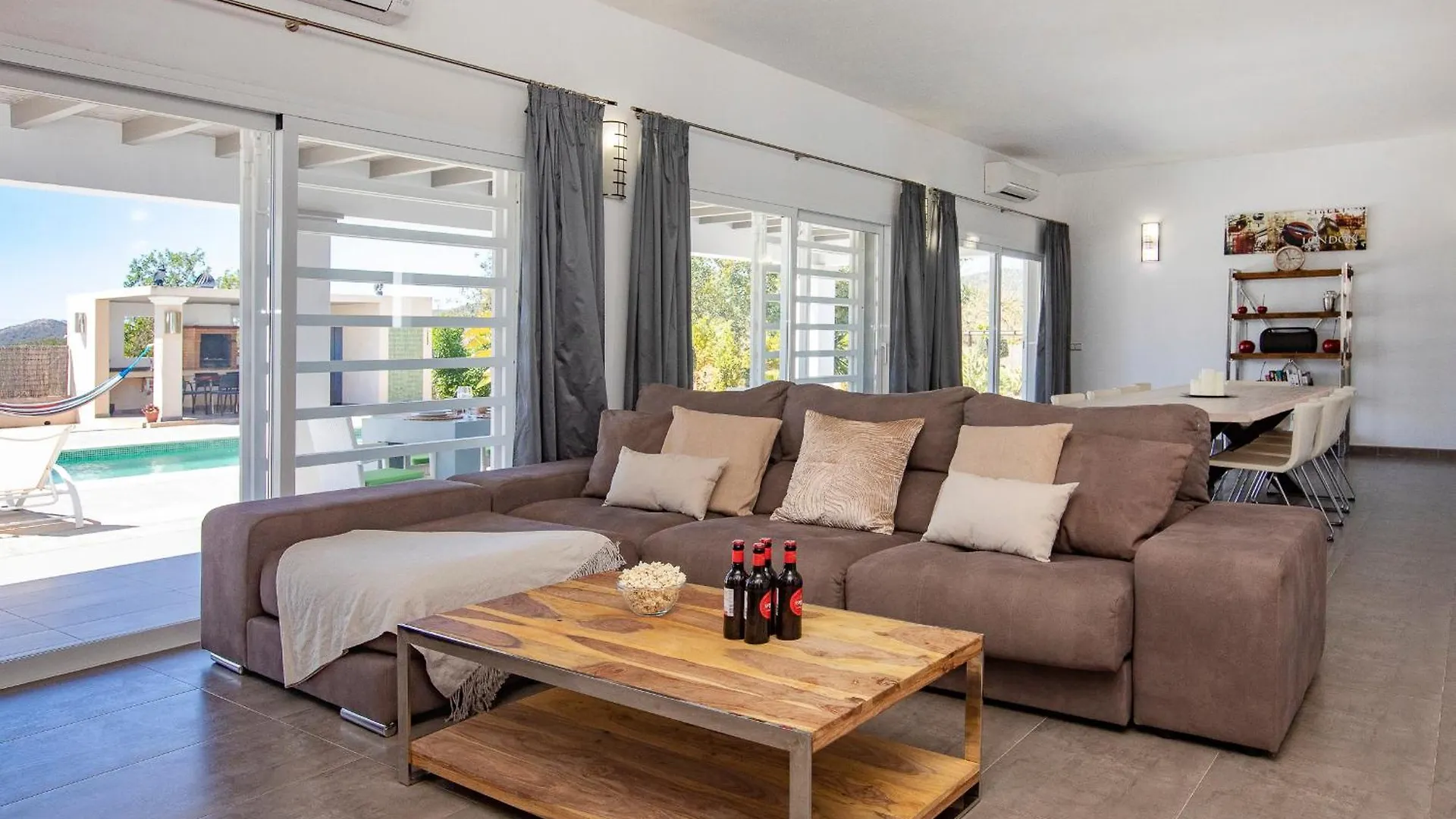 Villa Near San Antonio Sleeps 10 إسبانيا