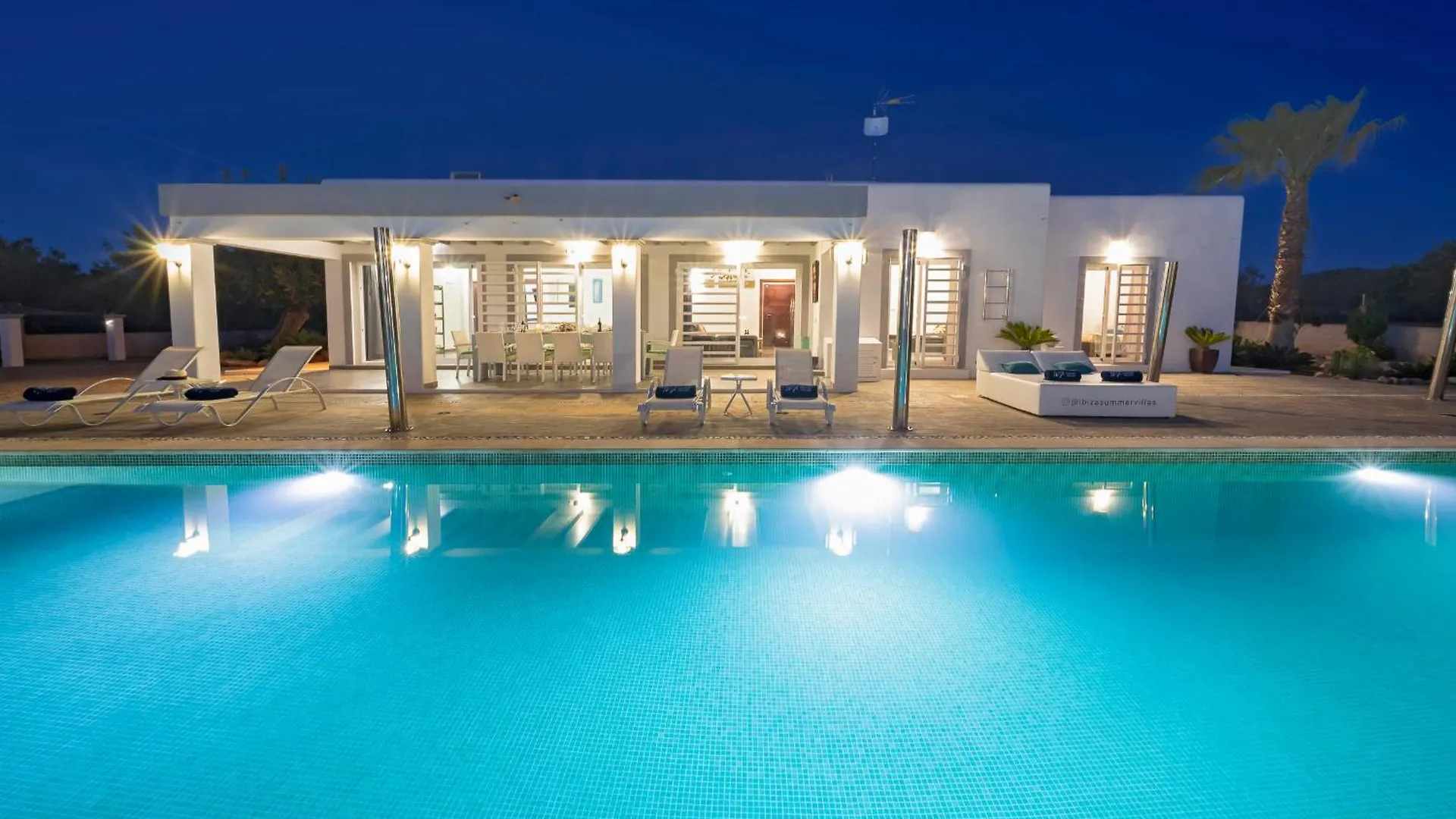 Villa Near San Antonio Sleeps 10 0*, سان أنطونيو إسبانيا