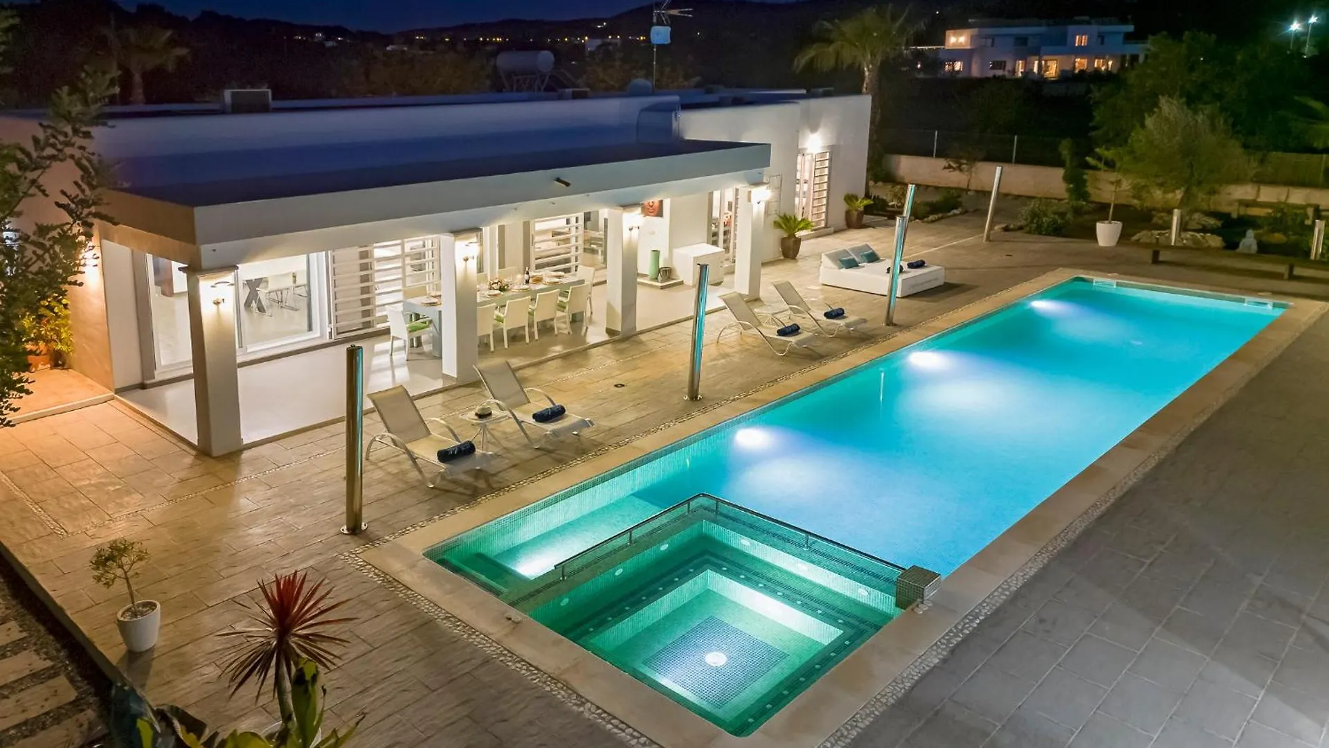Villa Near San Antonio Sleeps 10