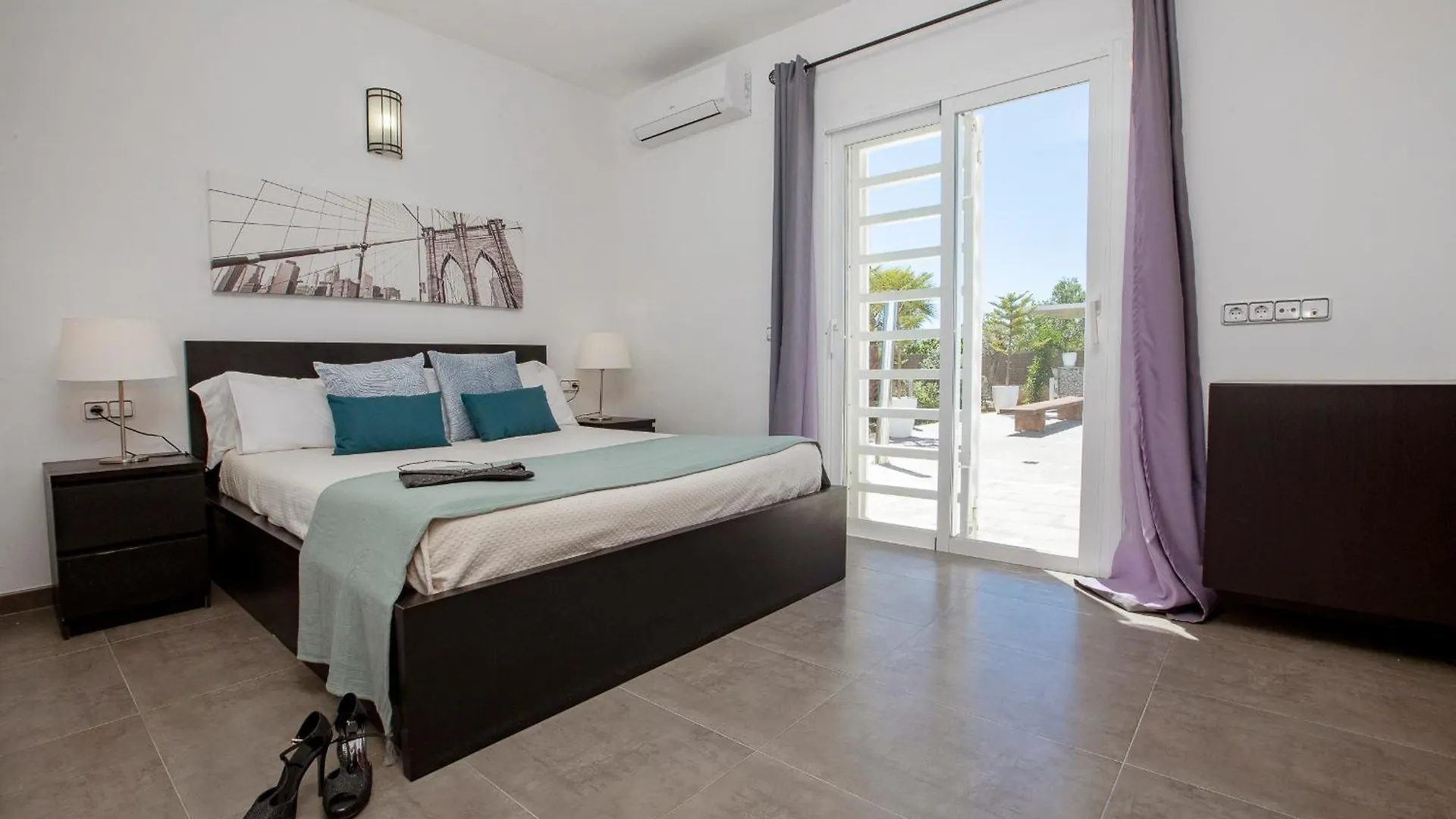 Villa Near San Antonio Sleeps 10 0*, سان أنطونيو إسبانيا