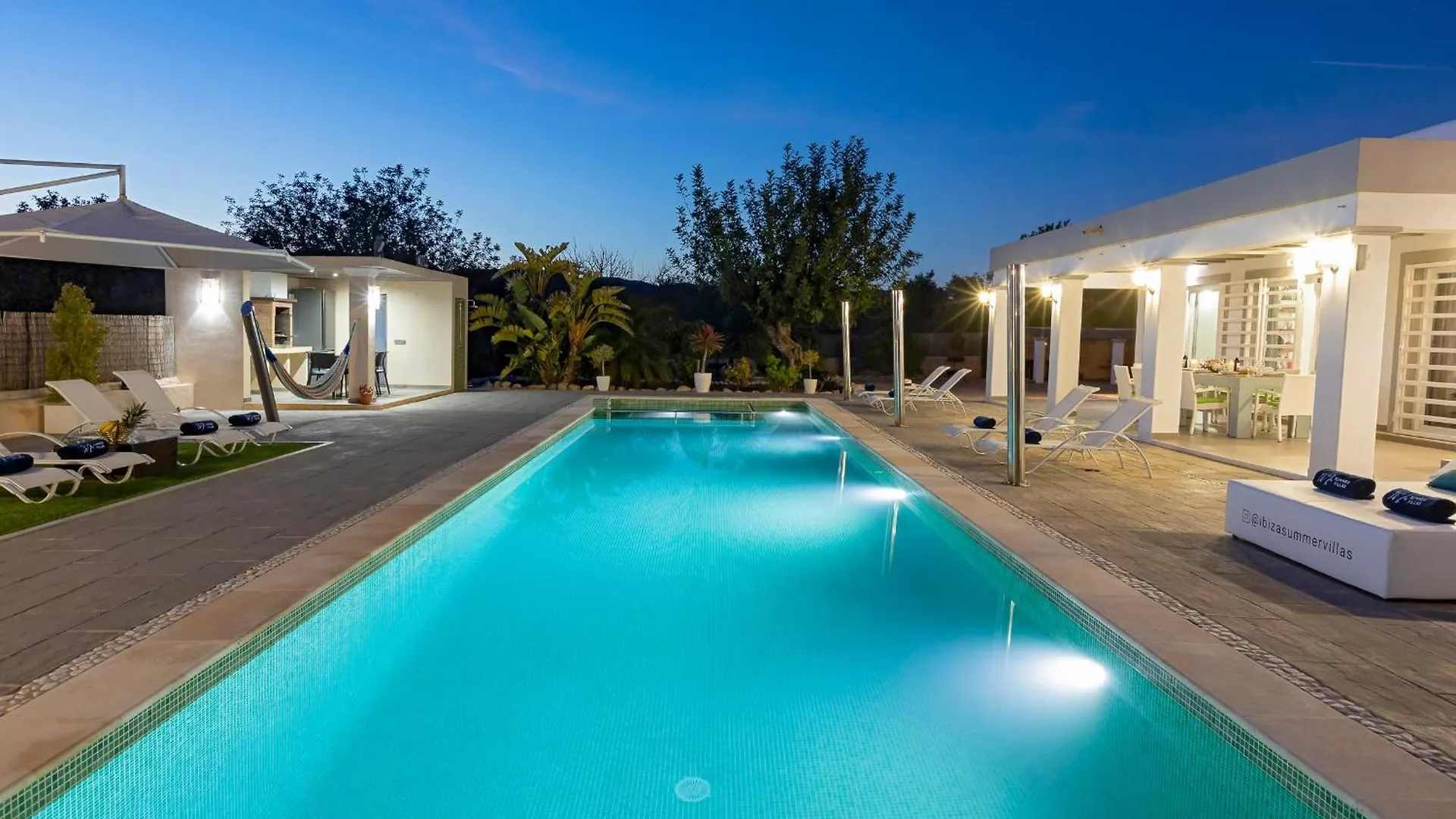 Villa Near San Antonio Sleeps 10 0*, サンアントニオアバド スペイン