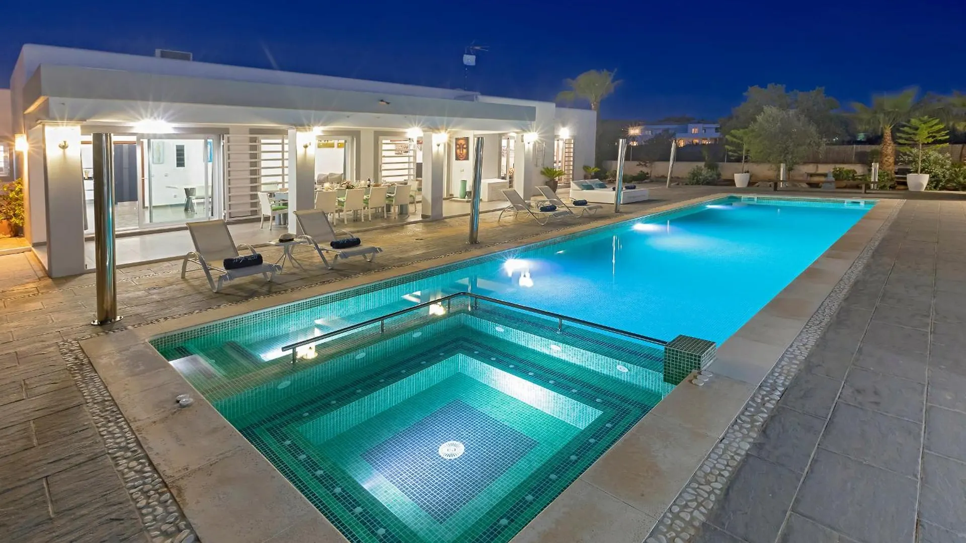 Villa Near San Antonio Sleeps 10