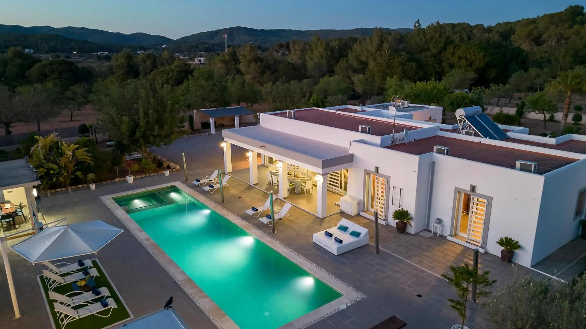 Villa Near San Antonio Sleeps 10 サンアントニオアバド